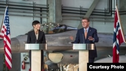 美國國防部長卡特（右）9月9日在奧斯陸與挪威國防部長埃里克森召開記者會（圖片來源：美國國防部）