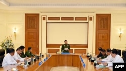 2025年1月31日，緬甸軍方領導人敏昂萊主持的執政軍事委員會，一致批准延長緊急狀態。 (緬甸軍方資訊部門提供／法新社發佈)