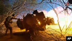 庫爾斯克地區的俄軍向烏軍方向開火（資料照：2024年10月17日）