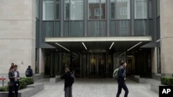 倫敦聖巴塞羅繆醫院的正門，這家醫院的電腦系統受到網絡攻擊（2017年5月12日)