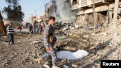 基爾庫克保安部隊檢查汽車炸彈爆炸現場。