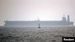 波斯灣一艘伊拉克油輪1月1日被發現有一枚水雷貼在船身一側，船員已經緊急撤離。