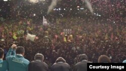 蔡英文勝選後向民眾鞠鞠致謝。（照片來源蔡英文推特）