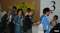 接近2,600名簽署了佔中意向書的參與者，投票選出3個同樣有公民提名元素的特首普選方案