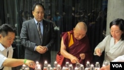 流亡藏人悼念自焚者（2012年资料照）