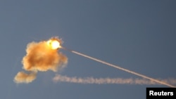 美国援助的以色列铁穹反导系统拦截了来自加沙地带的一枚火箭弹（路透社2021年5月17日）