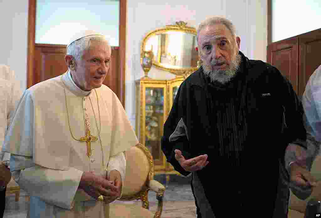 In this picture made available by the Vatican newspaper Osservatore Romano Pope Benedict meets with Fidel Castro in Havana, March 28, 2012. (AP/Osservatore Romano)
