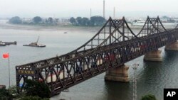 中國與北韓貿易額一月份降至近三年來最低﹐圖為中國丹東與北韓貿易重要連接橋樑。