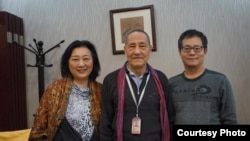 高瑜在推特上发表的她与鲍彤、李海的合影。高瑜称之为“三个六四犯”的合影