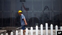 中国北部河北省保定的一家太阳能电池板工厂