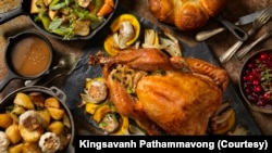 ອາຫານການກິນ ວັນຂອບຄຸນພະເຈົ້າ ຕ້ອງມີໄກ່ງວງເປັນເຄົ້າ