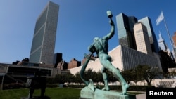 2020年9月21纽约联合国总部大楼(左) 