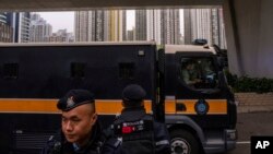 運載黎智英的囚車到達法院）（資料照片）