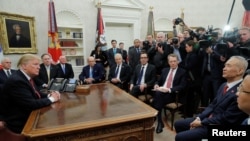 美國總統特朗普在白宮橢圓形辦公室會晤中國副總理劉鶴。 (2019年1月31日)