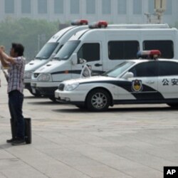 警察在天安门广场值勤