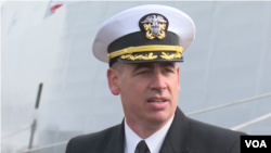 海军上校柯克是朱姆沃尔特号第一任舰长（美国之音黎堡拍摄）