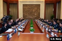 美国海军作战部长理查森上将一行2019年1月14日与中方会谈（美国海军照片）