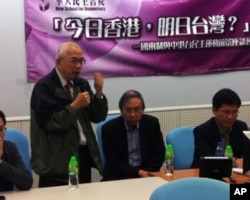 香港时事评论员程翔在发言