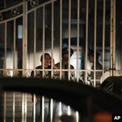 陈光诚所住医院大门紧锁