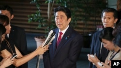 日本首相安倍晉三7月17日講話資料照。
