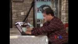 维族学者伊力哈木被北京和新疆警方带走 母亲已送回 警方继续抄家