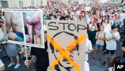 白俄羅斯民眾8月17日在首都明斯克街頭示威，要求盧卡申科總統下台，抗議警察暴行。