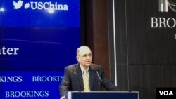 美国财政部次长内森·希茨布鲁金斯学会参加座谈（美国之音叶林拍摄）