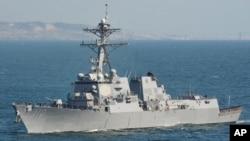 美國海軍導彈驅逐艦“威廉·P·勞倫斯號”在太平洋上行駛 （2015年5月4日）