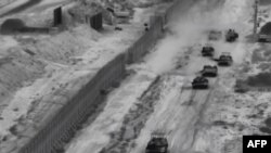 以色列軍方提供的視訊截圖：以色列坦克和步兵在加沙北部實施一次 “有針對性的攻擊”。 （2023年10月26日）