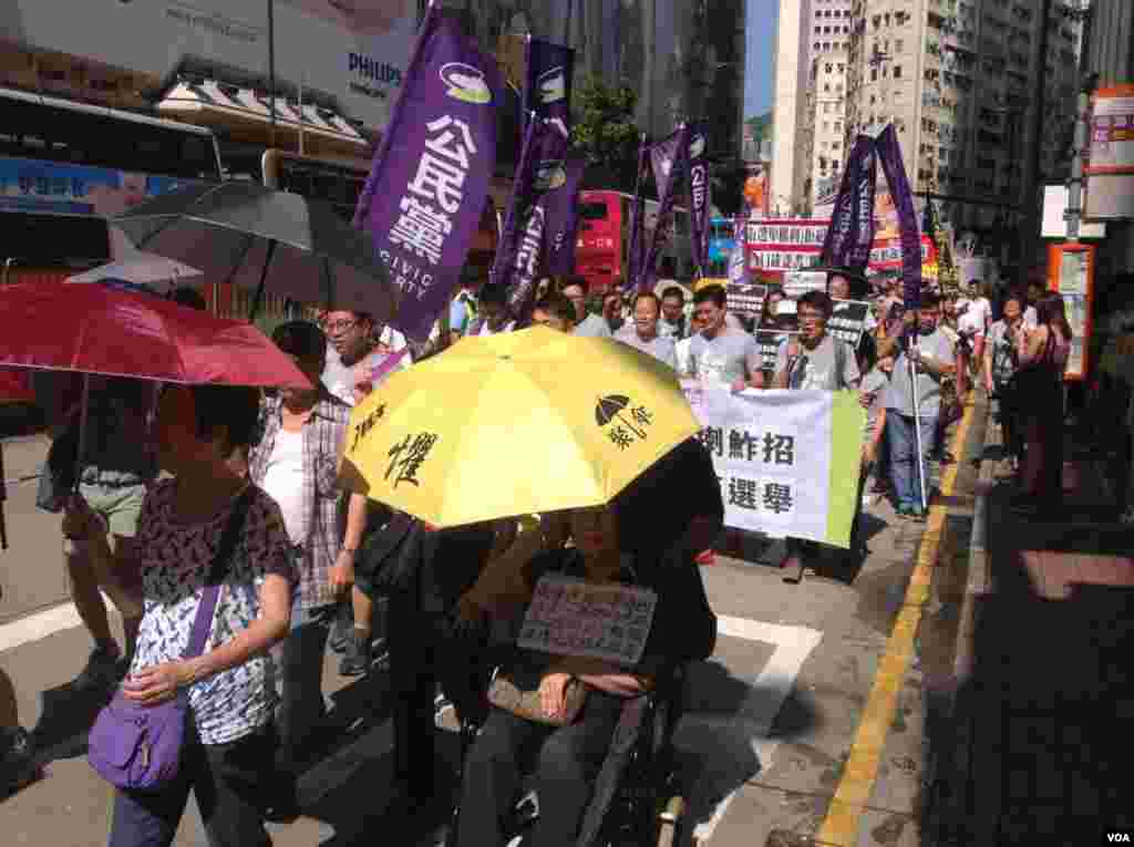 香港泛民举行抗议选举政治筛选游行 (美国之音海彦拍摄)