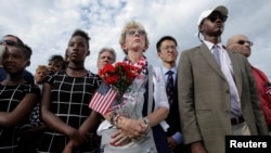 在美国国防部纪念911仪式上的人们（2016年9月11日）