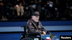 一名老兵出席2024年6月6日在法國北部諾曼第舉行的登陸(D-Day)80週年紀念活動。 （路透社）