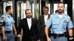 伊朗駐國際原子能機構代表納賈費抵達維也納與國際原子能機構會談的場所