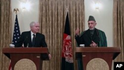 美國國防部長蓋茨與阿富汗總統卡爾扎伊在喀布爾舉行聯合記者會