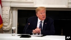 美國總統特朗普5月8日在白宮發表講話。