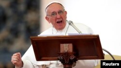 教宗方濟各5月18日在聖伯多祿廣場講話。