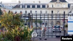 巴黎城東邊一座軍醫院的入口。一名女護士志工在利比里亞感染伊波拉病毒後住進這家醫院，她在接受治療後已經出院。