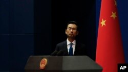 中國外交部發言人耿爽在北京的例行記者會上。（2019年11月28日）