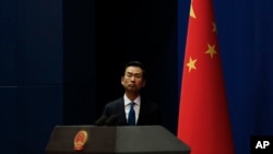 中國外交部發言人耿爽在北京的例行記者會上。 （2019年11月28日）