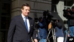 川普總統的前競選團隊主管馬納福特星期三在首都華盛頓的聯邦法庭再次出庭，對特別檢察官穆勒針對他提出的一系列指控做出無罪抗辯。