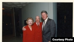 前总统克林顿和安嫩伯格夫妇（阳光之乡庄园提供）