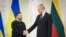 立陶宛總統吉塔納斯·瑙塞達在維爾紐斯會面訪問的烏克蘭總統澤連斯基。（2024年1月10日）