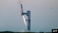 Возвращение первой ступени на стартовую площадку космодрома «Бока-Чика» в Техасе, 16 января 2025