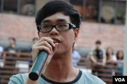 香港理工大學學生會會長提問陳方安生，會否放棄香港2020的政改方案，轉移支持學界公民提名方案