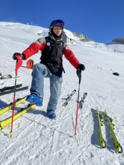 人在奧地利因斯布魯克市的台灣滑雪教練李永德 (照片提供:李永德)