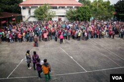 僅1月27日週一下午就有2000多人領到“寒士尾牙”活動的邀請單。 （美國之音記者方正拍攝）