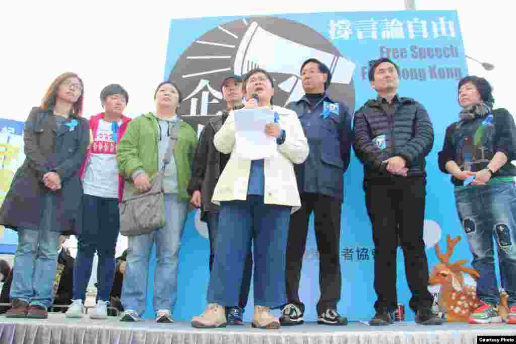 香记协星期天下午发起“企硬反灭声，撑言论自由”的游行9 (香港记者协会脸书图片)