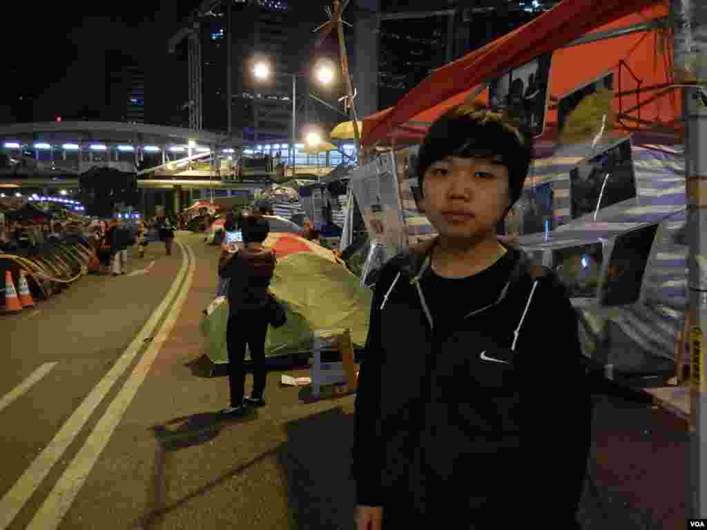 14歲的中學生Gary表示會在金鐘佔領區留守到警方清場，不提早撤離 