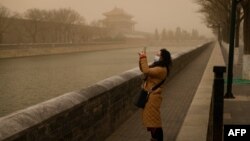 北京又遭沙尘暴袭击。（2021年3月15日）