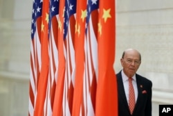 美國商務部長羅斯抵達北京人大會堂參加國宴。（2017年11月9日）